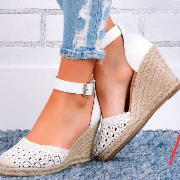 JOURNEE COLLECTION White Sierra Espadrille Wedge Sandal Size 9 - Picture 1 of 10